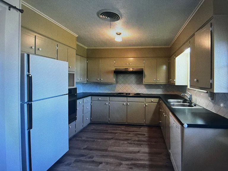 1361 N Rose Dr — Photo 3
