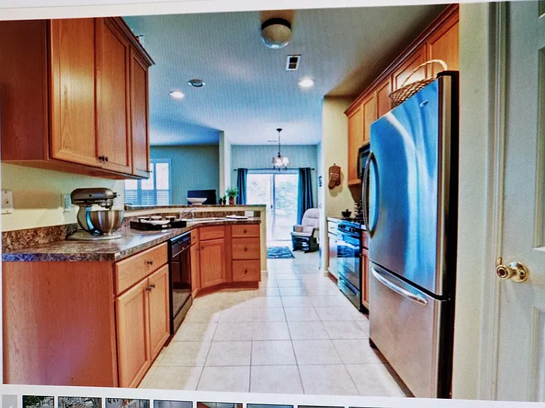 48 Hoover Ave — Photo 9