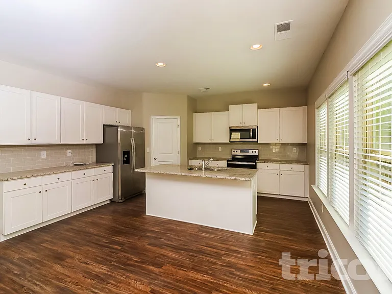 230 Margrave Dr — Photo 5