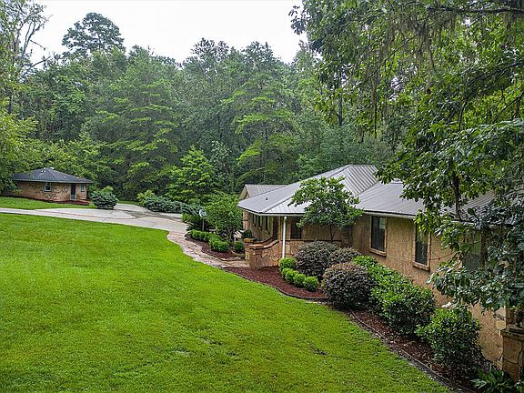 2nd image of 161 NW Palmetto Blvd