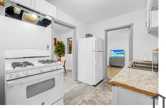 3 bed, 901 sqft, $2,495 — Photo 3