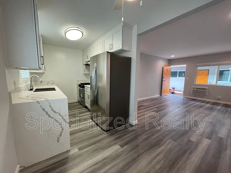 139 N Belmont St — Photo 2