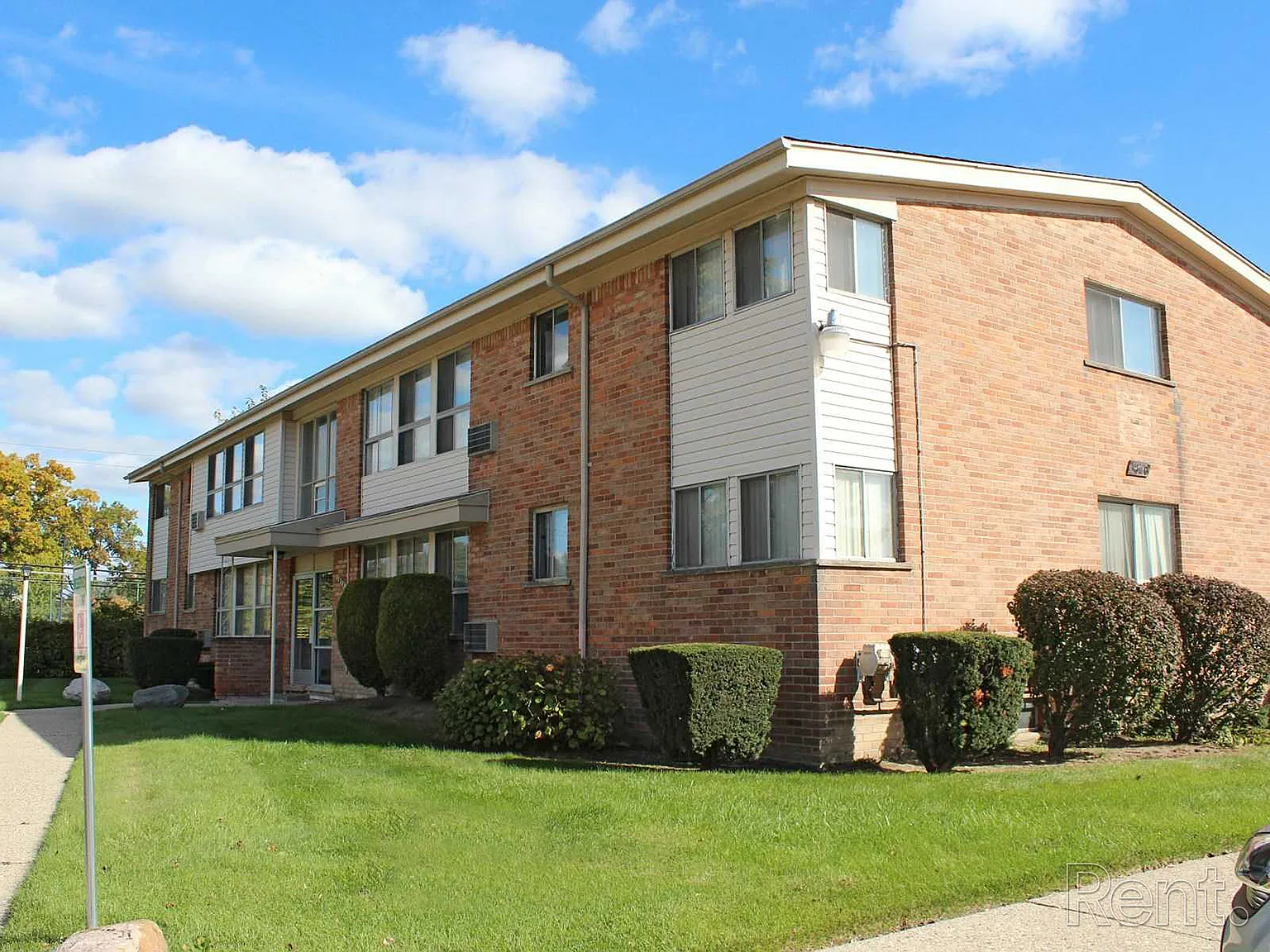 Elmsleigh Apartments — Photo 2