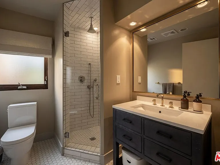 2035 De Mille Dr — Photo 30