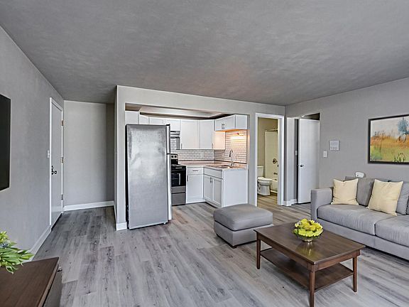 3rd image of 2323 Eastman Ave #2333-04
