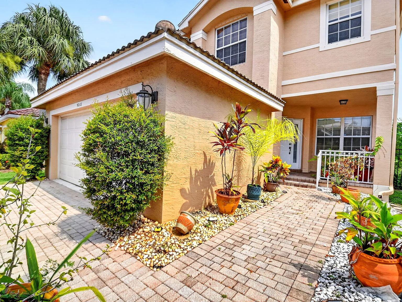4 bed, 2.5 bath, 2077 sqft, $3,600 — Photo 3