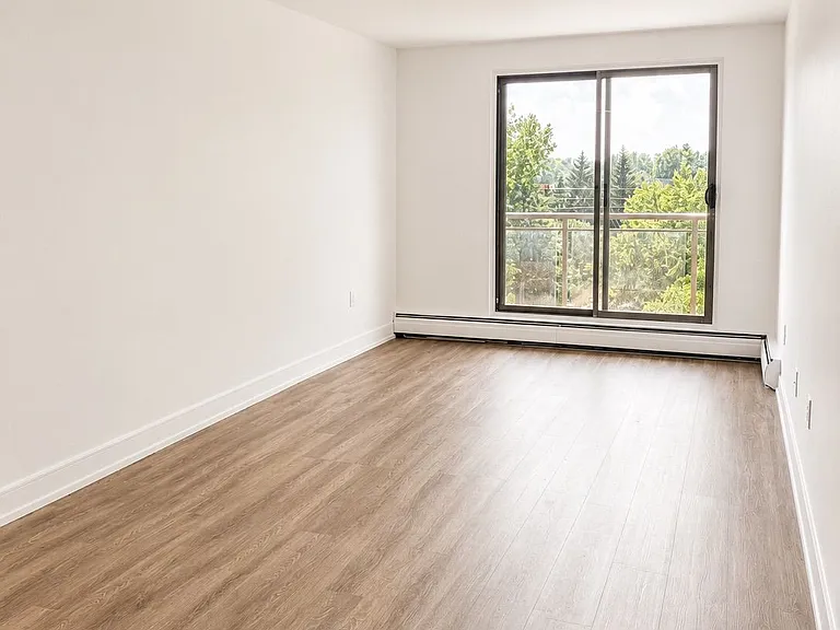 1560 Adelaide St N #172 — Photo 9