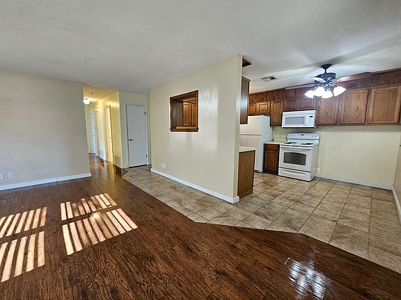 3rd image of 2324 Dakota St