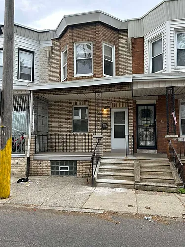 718 E Thayer St Photo 1