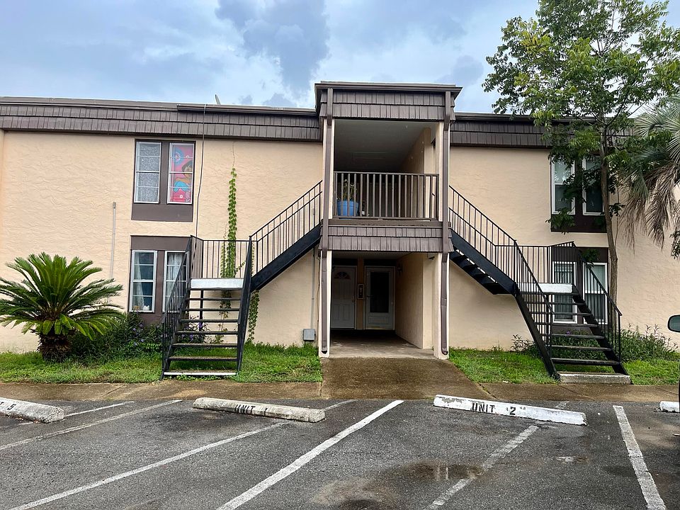 1st image of 406 Marshall Ct NW Unit 5