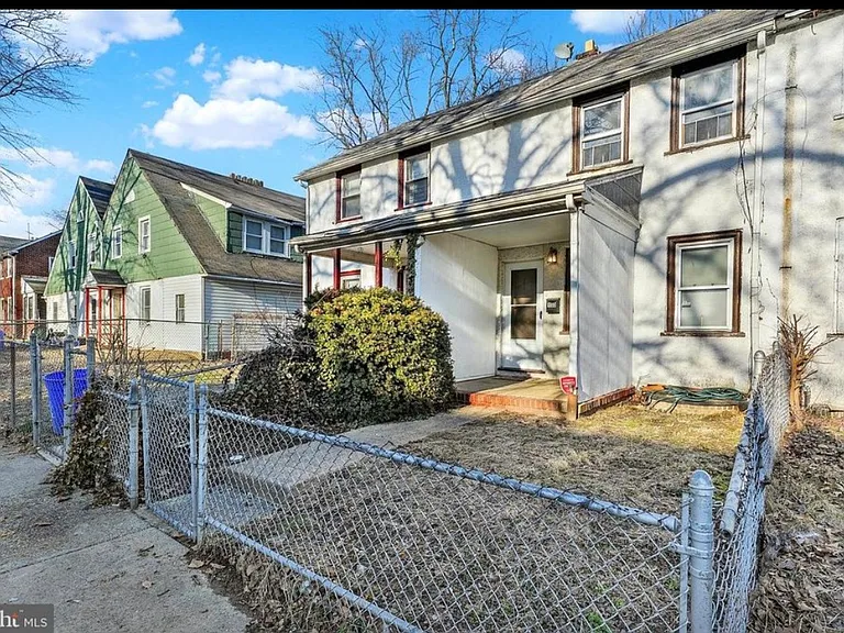 1133 Clover Ln — Photo 2