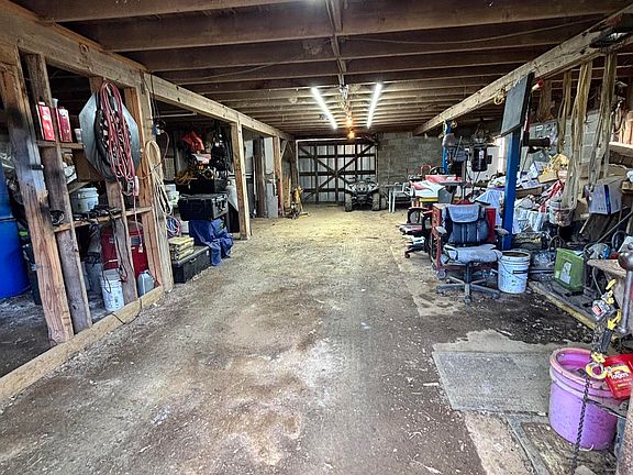 2nd image of 1021B Clover Run Rd