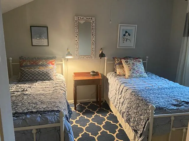 Twin rooms-cute art and great bedding