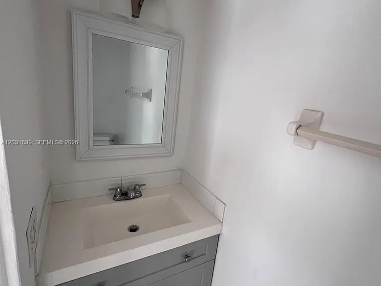 1074 W 38th St #32 — Photo 18