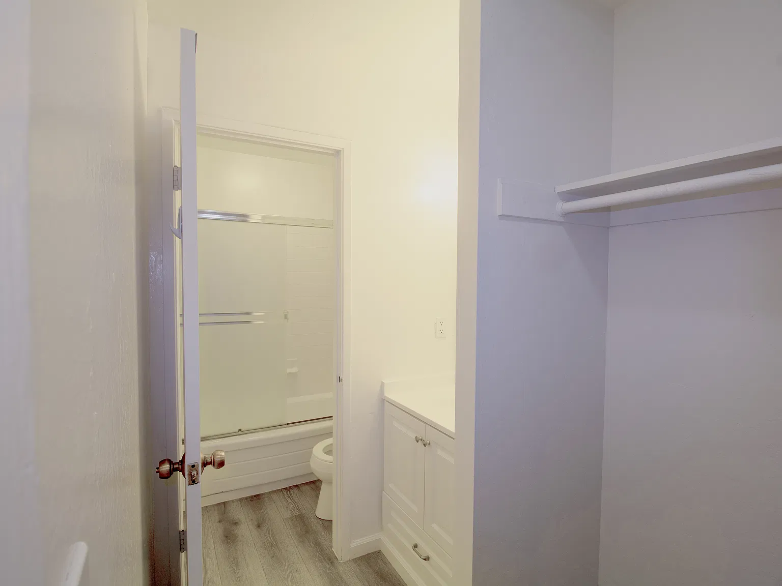 Studio, 450 sqft, $2,050 — Photo 1