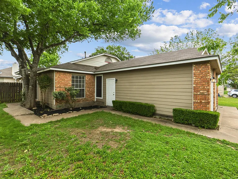 2302 Fuzz Fairway #A — Photo 5