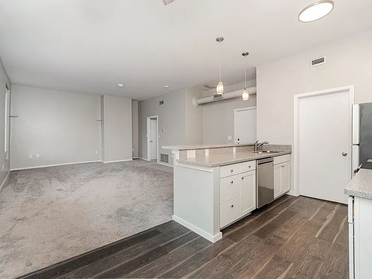 17 E High St — Photo 11