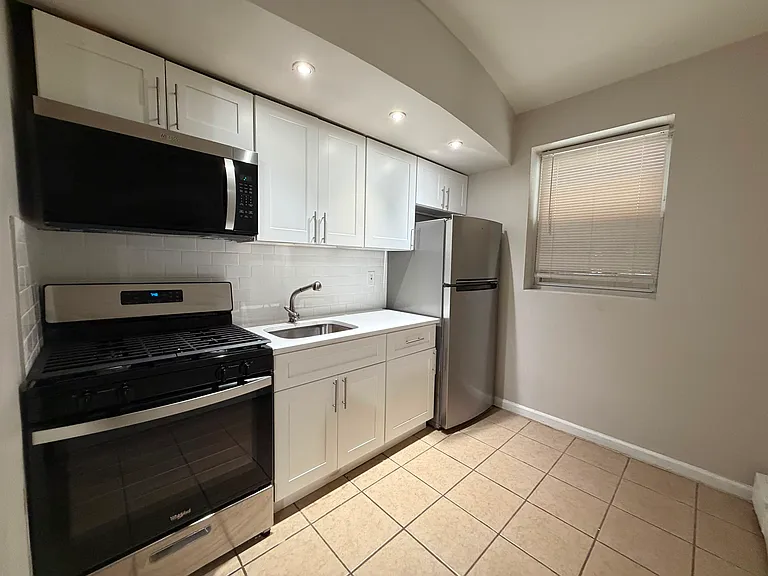 184 Fairview Ave #21E — Photo 1