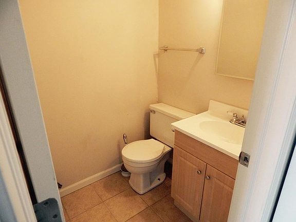 5th image of 908 Casey Ct APT 6