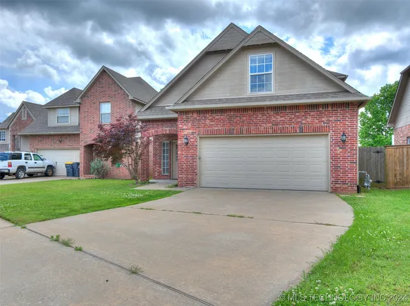 11212 S Cedar St, Jenks, OK 74037
