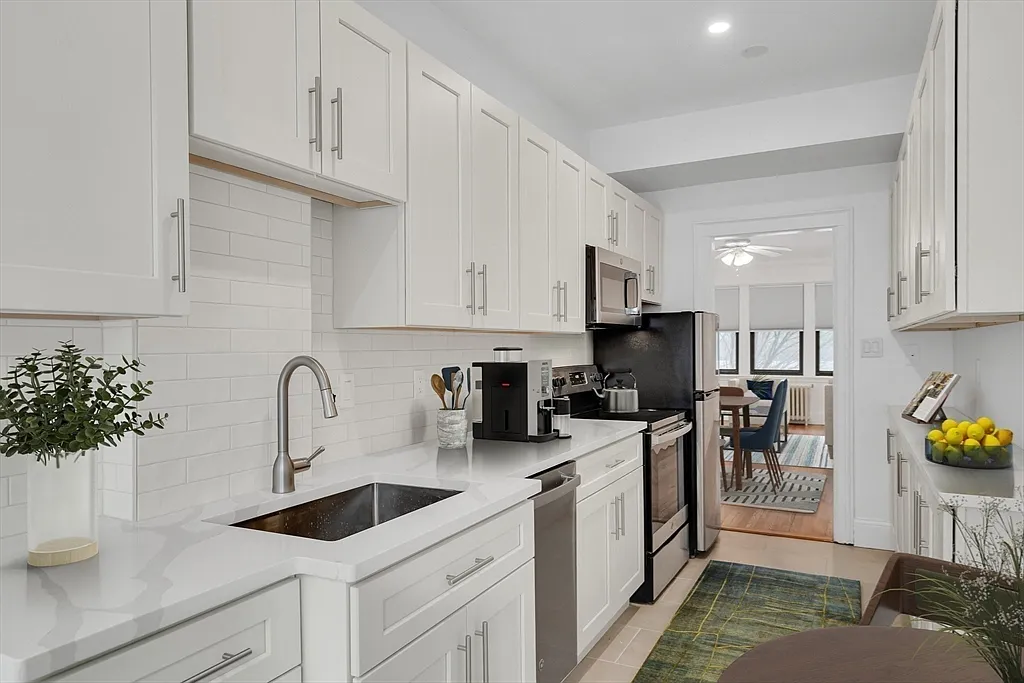 2 bed, 1.0 bath, 890 sqft, $3,500 — Photo 3