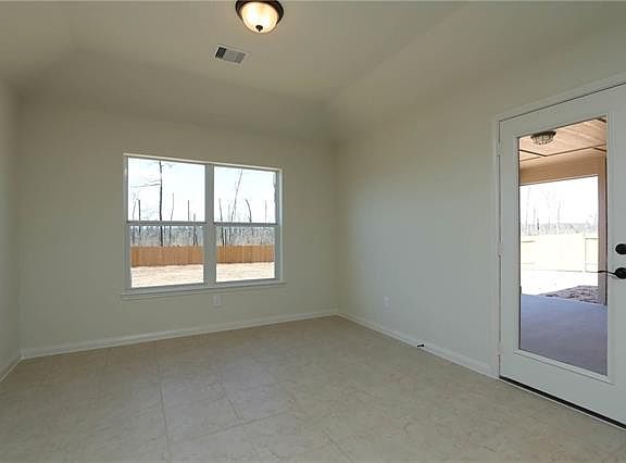 2nd image of 618 Shady Meadow Ln
