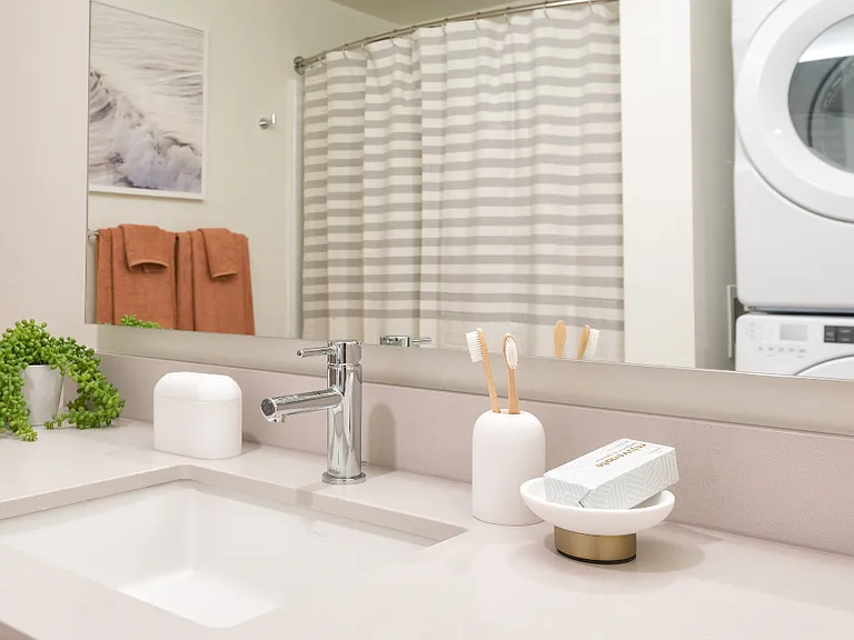 Spacious bathrooms with deep sinks and quartz countertops