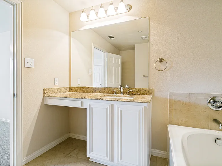 2205 Carlisle St — Photo 8