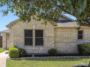 2060 Pinenut Dr, Mesquite, TX 75181