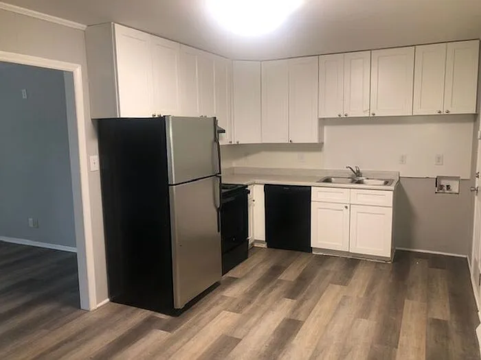 423 Edgegreen Dr — Photo 1