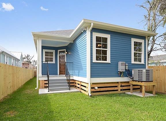 4th image of 1223 Touro St