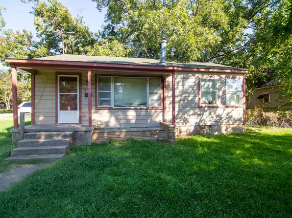 915 N Elm St, Waurika, OK 73573