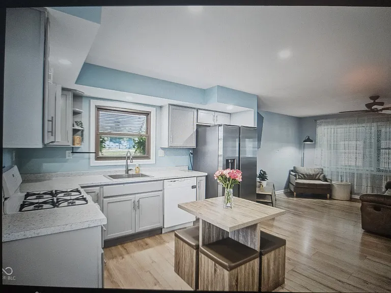 1004 W Noble St — Photo 4