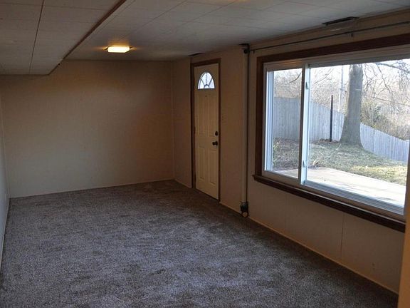 3rd image of 2140 Carolina Dr NE