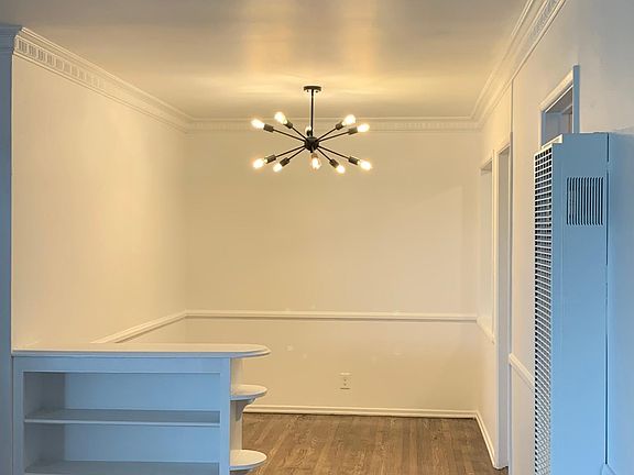 3rd image of 2269 N Beachwood Dr #104