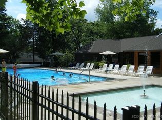 25 Lone Oak Ct #44, Sunrise Beach, MO 65079