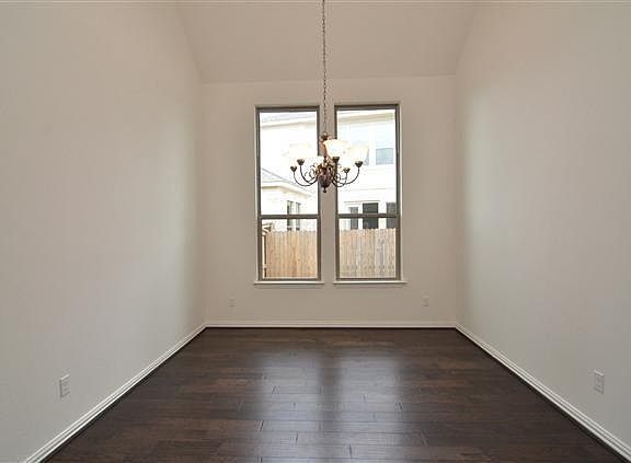 4th image of 421 Miracle Rose Way