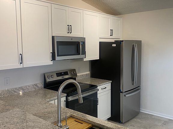 4th image of 2718 Woodruff Dr