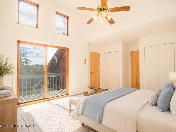 1142 Yorkshire Ln, Bushkill, PA 18324