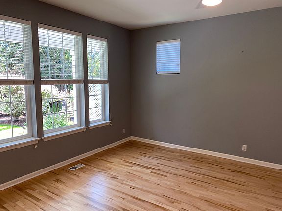 4th image of 19751 Jensen Way NE