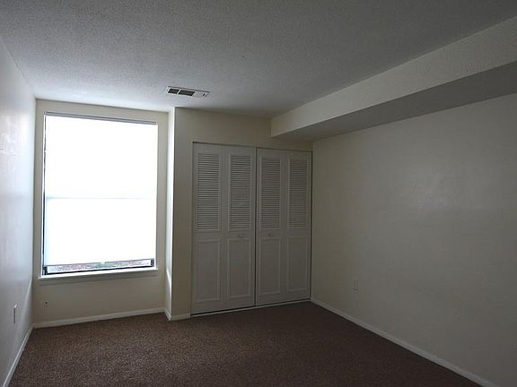 4th image of 24 Shrewsbury Green Dr Unit D