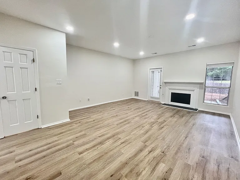 904 Wedgewood Way — Photo 4