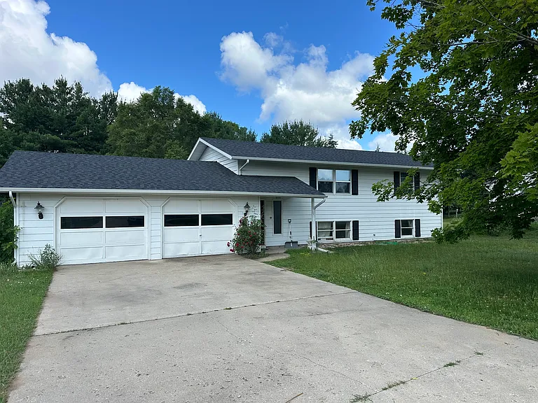 3209 Princeton Ct — Photo 2