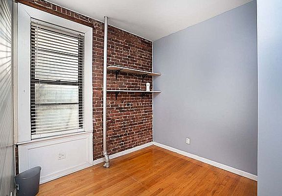 3rd image of 473 W 146th St #32