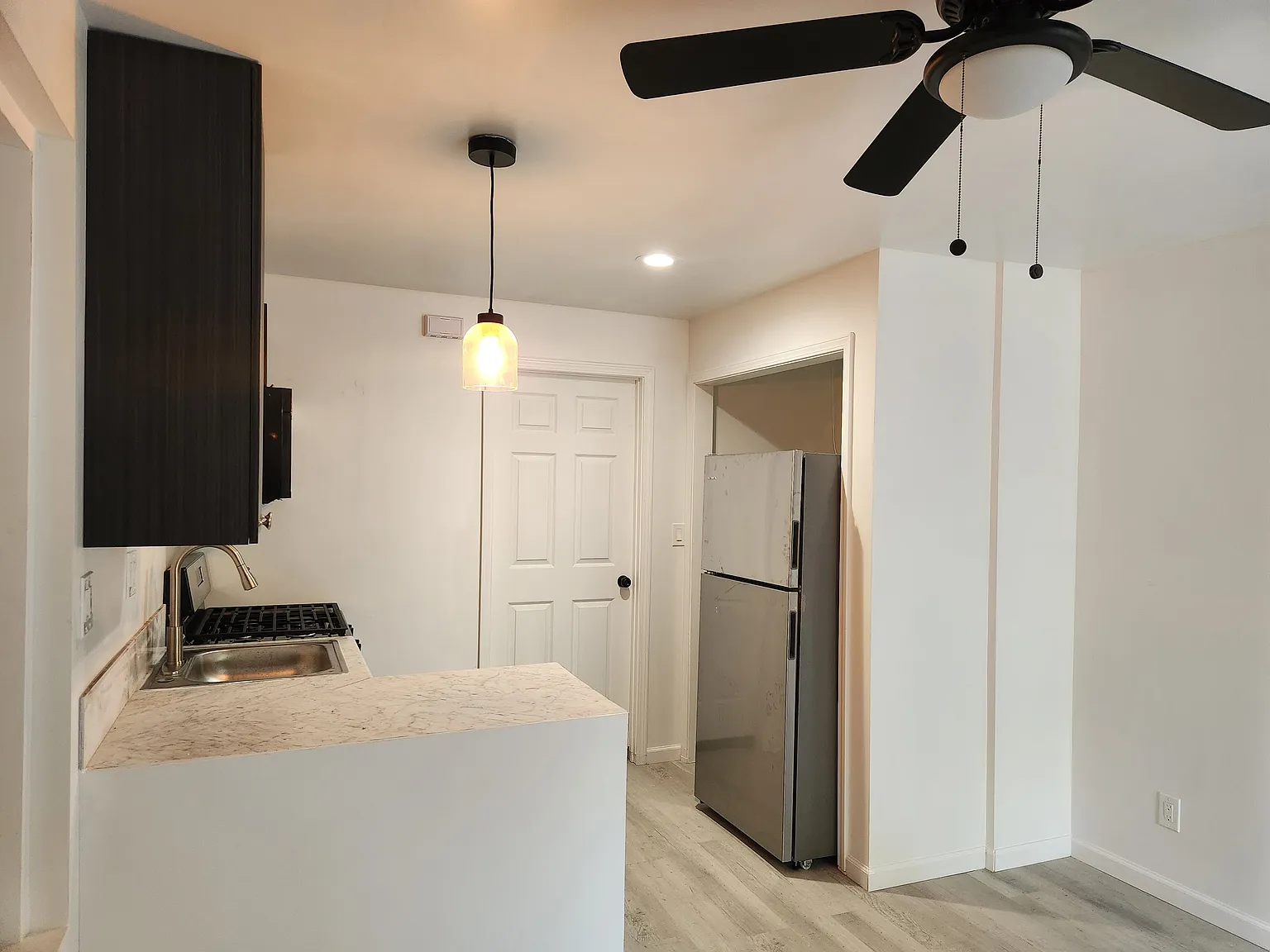 1 bed, 1.0 bath, 500 sqft, $920 — Photo 2