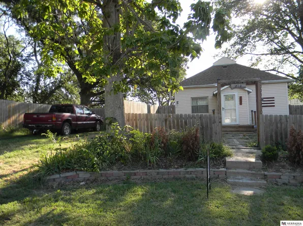 210 Natchez St, Memphis, NE 68042