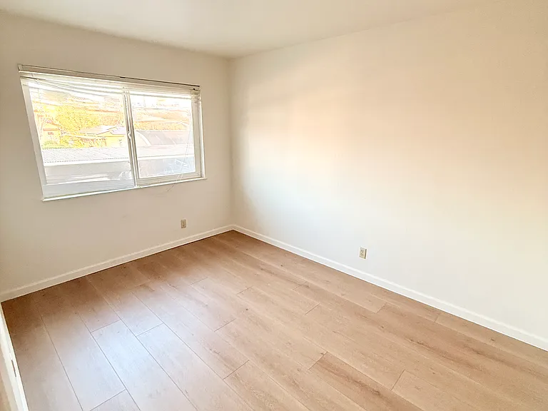 755 Rose Ave #13 — Photo 4