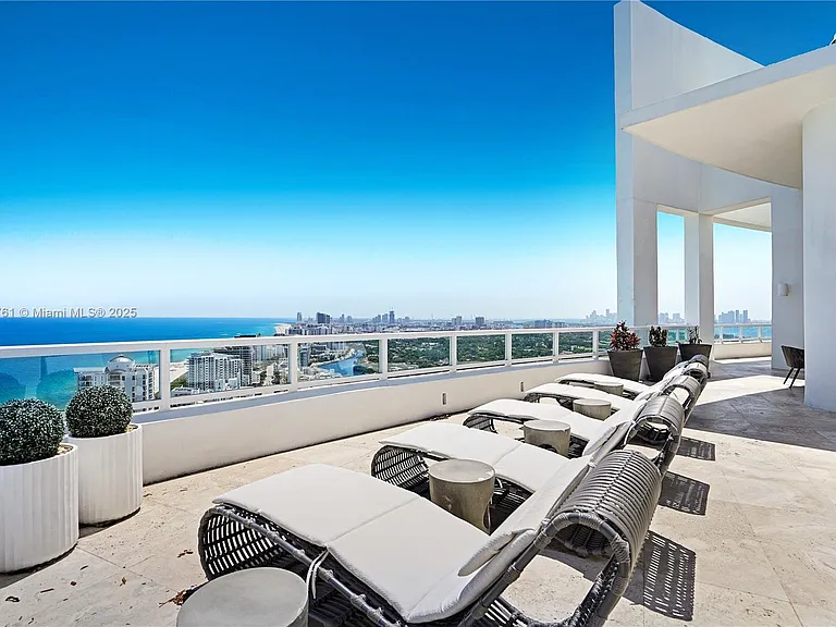 4401 Collins Ave #PH SOUTH — Photo 8