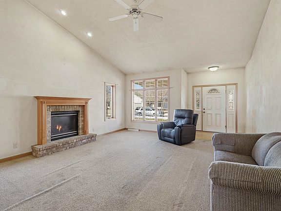 2nd image of 4724 Fallview Ln