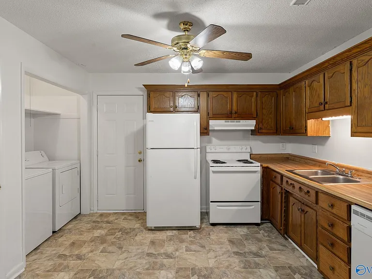 226 Cedar Lake Rd SW #A & B — Photo 9